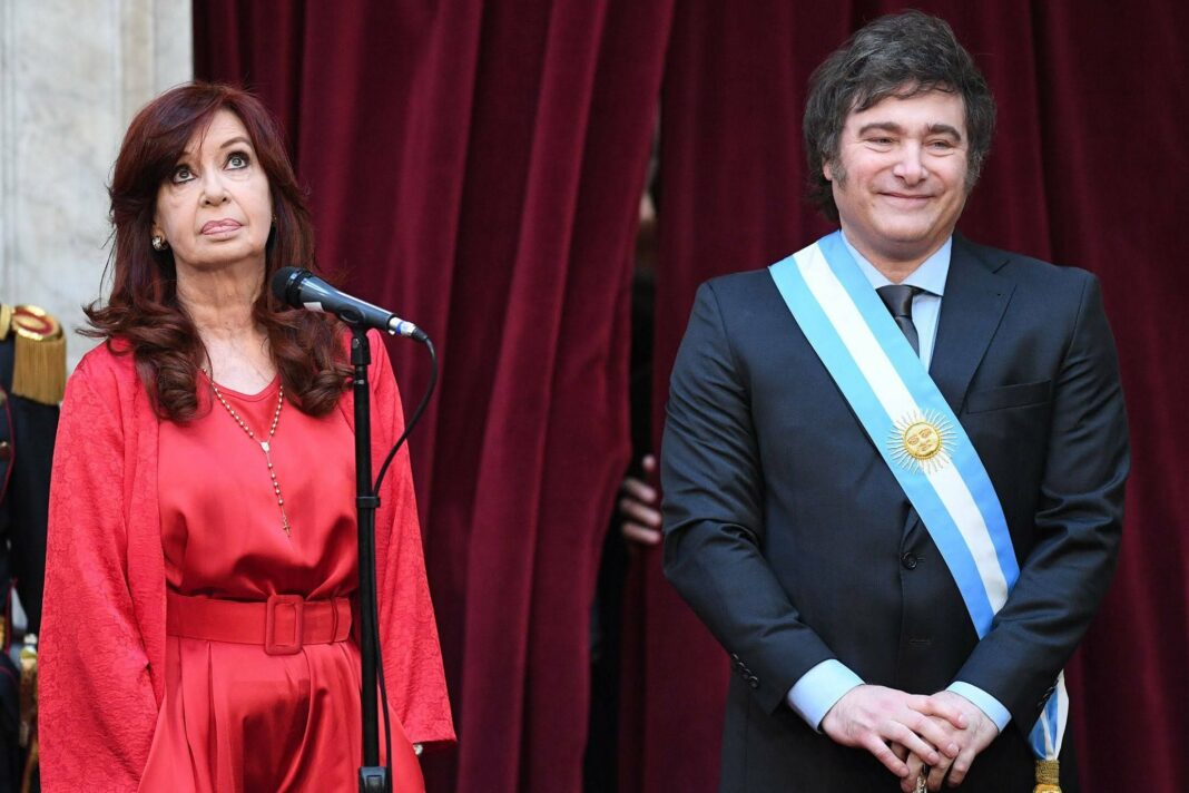 Javier Milei anuló el aumento de sueldos para él y todo su Gabinete y otra vez la toreó a Cristina Kirchner, ahora por su jubilación.