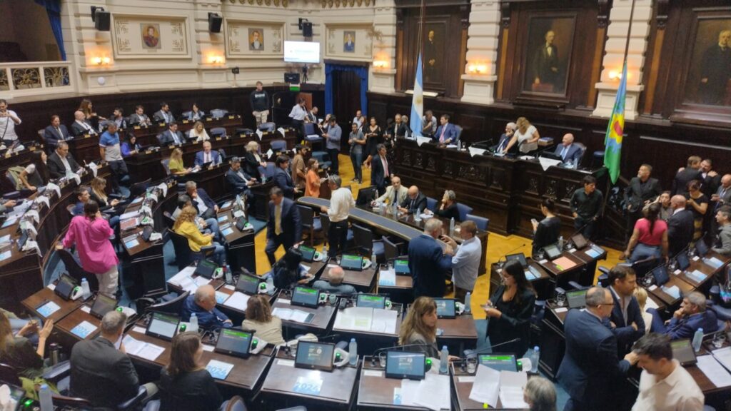 Los proyectos se aprobaron en la primera sesión doble del año en la Cámara de Diputados bonaerenses.
