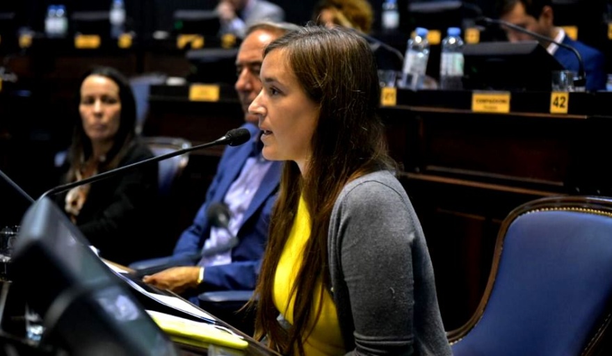 La diputada Abigail Gómez propuso modificar la ley del juego para prohibir las apuestas online de menores.