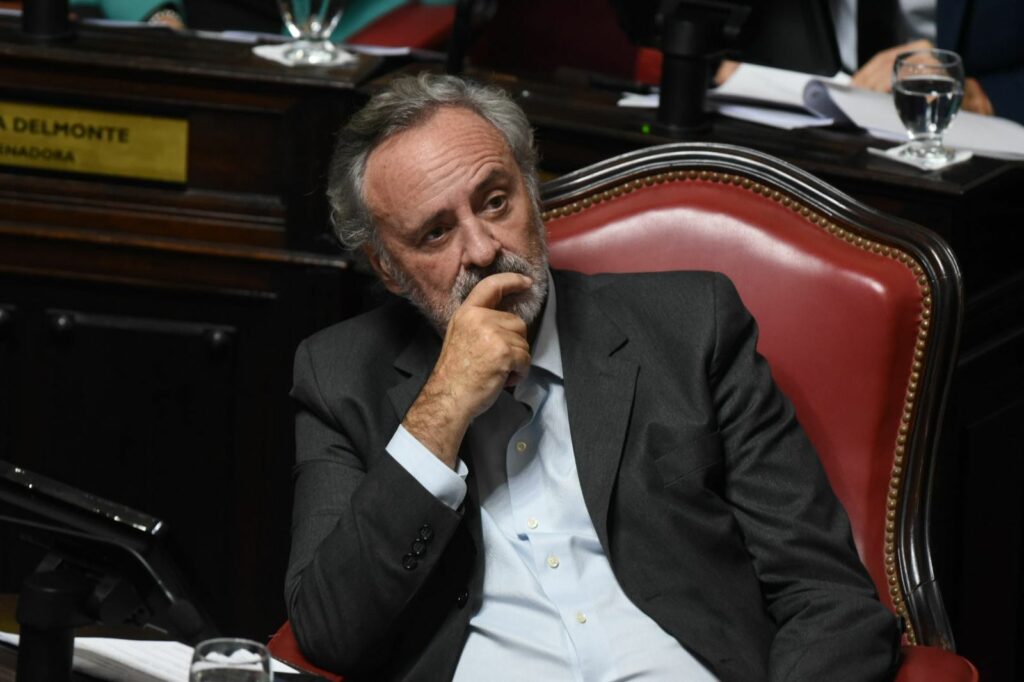 El senador opositor Joaquín de La Torre reflotó su proyecto para desdoblar las elecciones bonaerenses de las nacionales. 