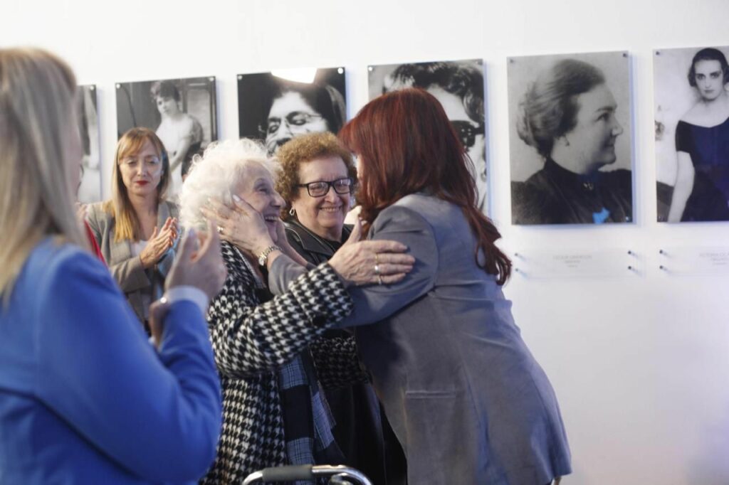 Cristina Kirchner inauguró el Salón de las Mujeres del Bicentenario en el Instituto Patria.