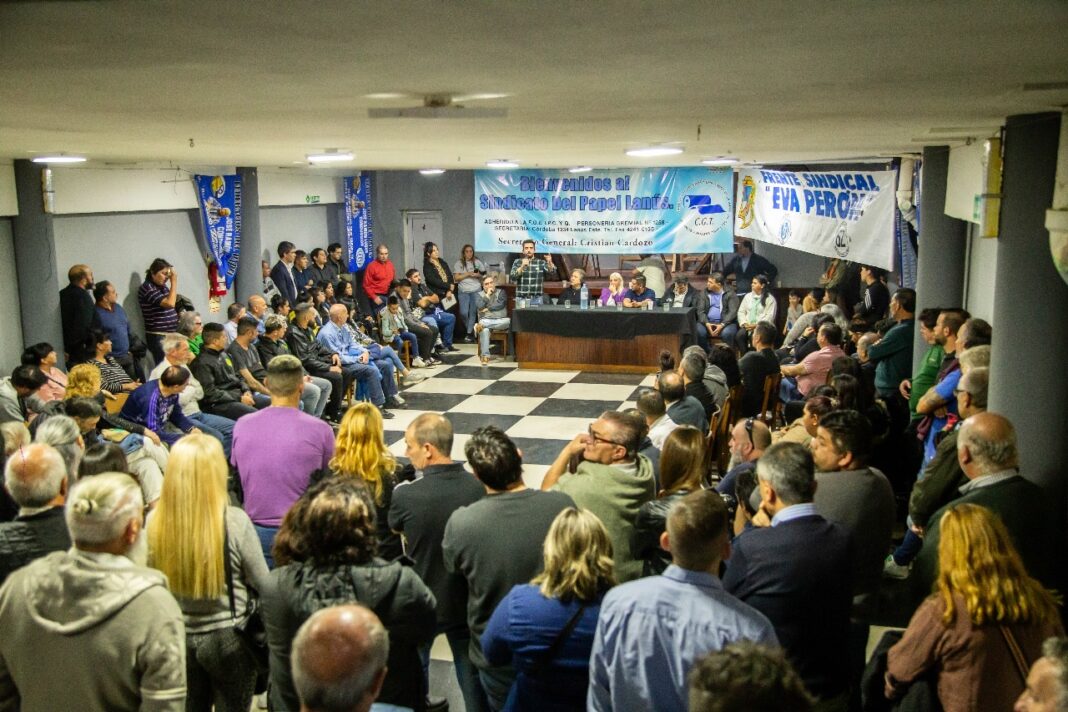 Dirigentes de Lanús lanzaron el “Frente Político Sindical Eva Perón” en muestra del apoyo al intendente local Julián Álvarez.