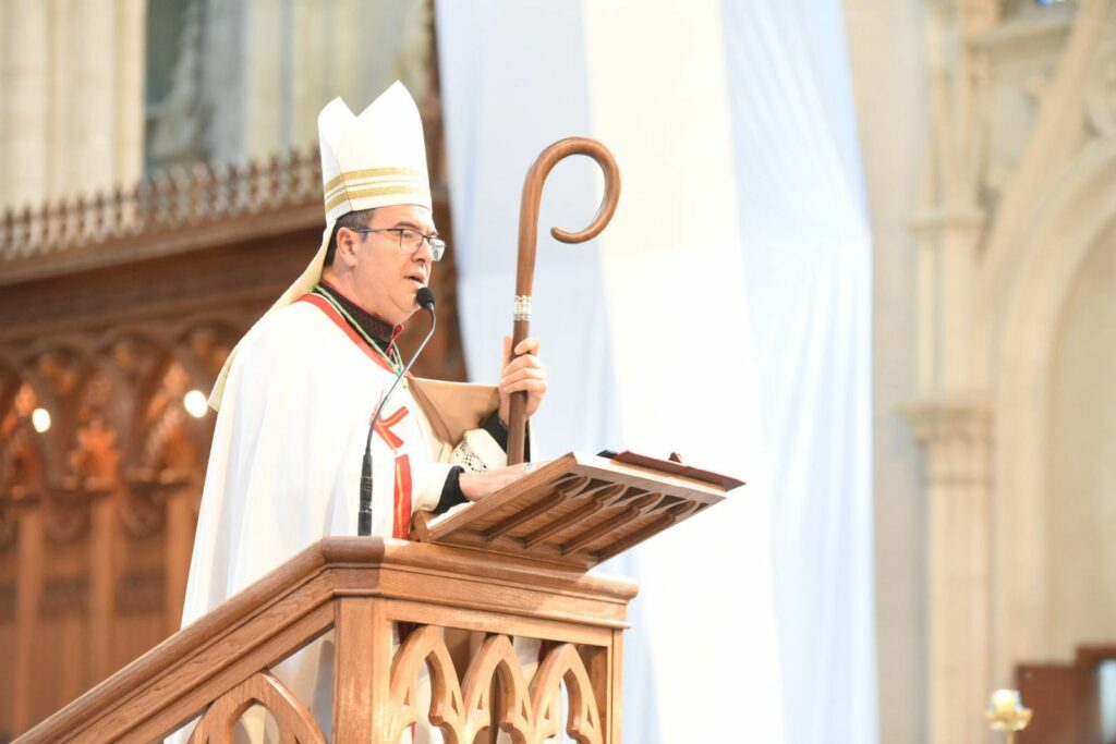 El Arzobispo de La Plata, Gabriel Mestre, llamó en el Tedeum a "renovar nuestros vínculos escuchándonos gobernantes y ciudadanos".