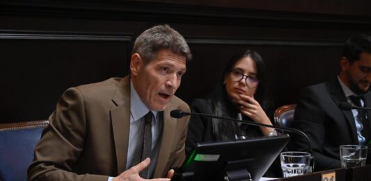 El liberal Guillermo Castello recogió el guante tras el discurso de Milei y propuso un Consejo de Mayo bonaerense.