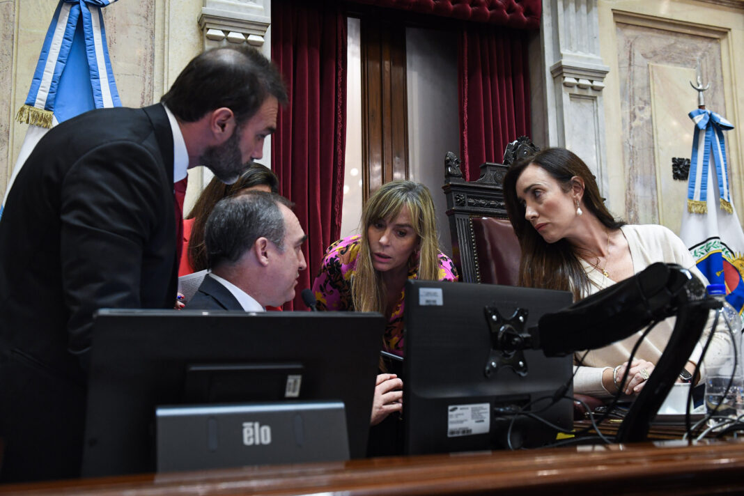 La titular del Senado Victoria Villarruel ultima los detalles de la sesión de la Ley Bases y el paquete fiscal.
