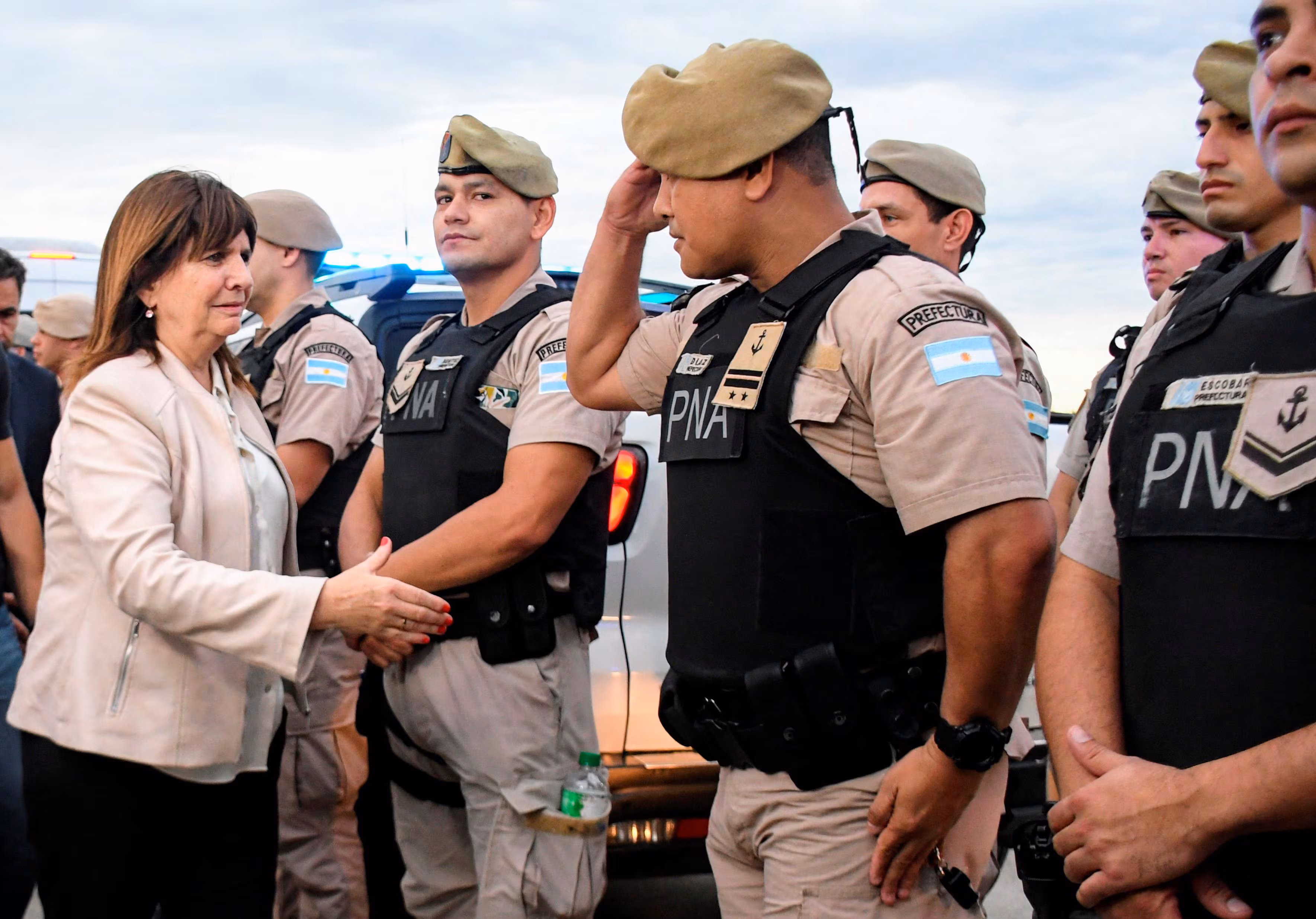 Tras la ola de críticas por la persecución a opositores y periodistas no alineados con el Gobierno, Bullrich anunció un espacio de formación para agentes encubiertos sin especificaciones de tareas.