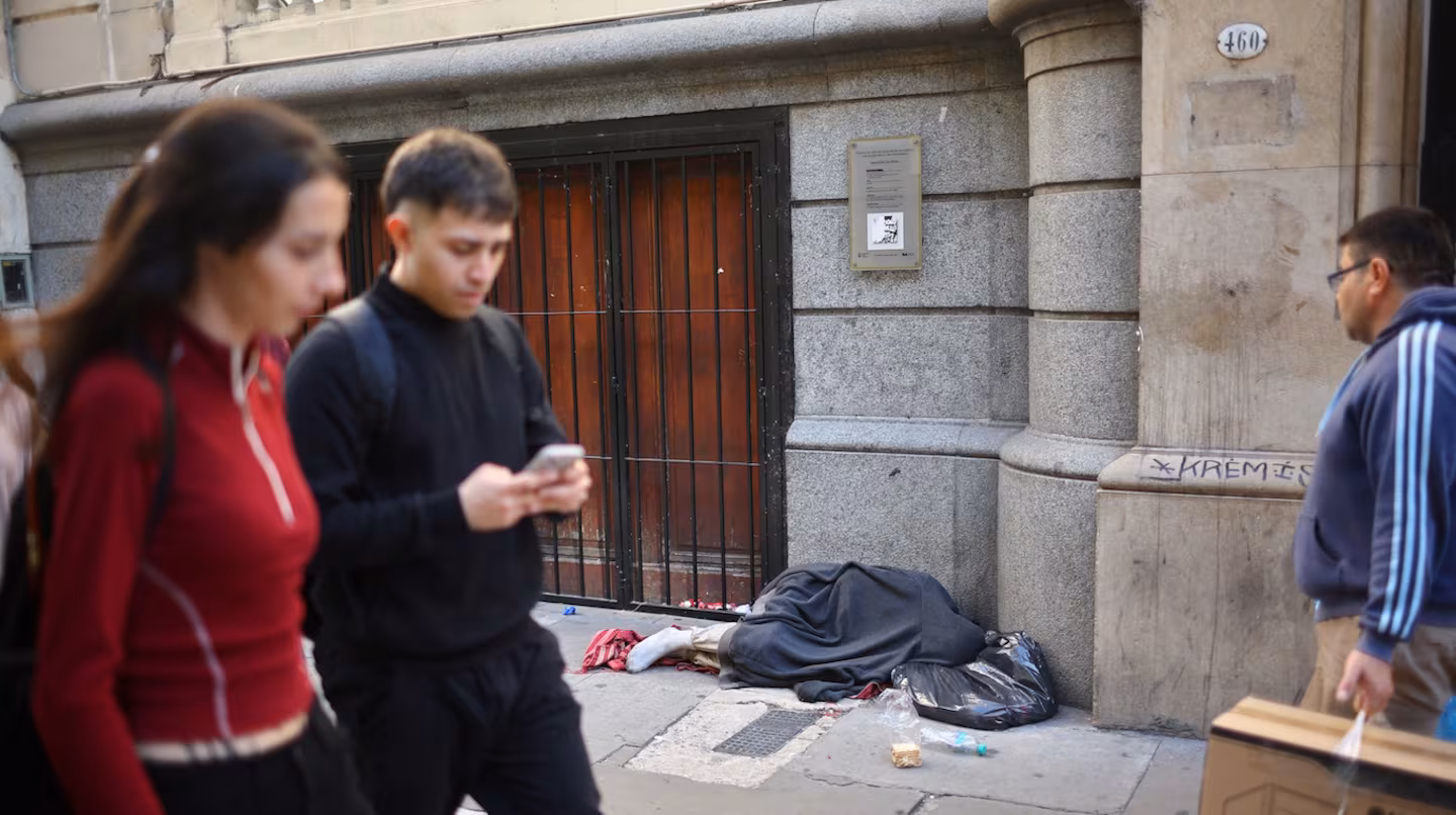 Encuesta: solo 1 de cada 7 jóvenes tiene empleo registrado en Argentina Una encuesta de la UCA advirtió sobre las dificultades que atraviesan los jóvenes de entre 18 y 25 años para acceder a un trabajo de calidad. Apenas 1 de cada 7 tiene empleo registrado.