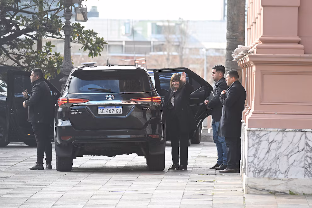Tras más de 20 días de inactividad, Milei encabezó una nueva reunión de la mesa política Tras más de 20 días de inactividad, el presidente Javier Milei encabezó este lunes una nueva reunión de la mesa política en Casa Rosada para diagramar la estrategia legislativa.