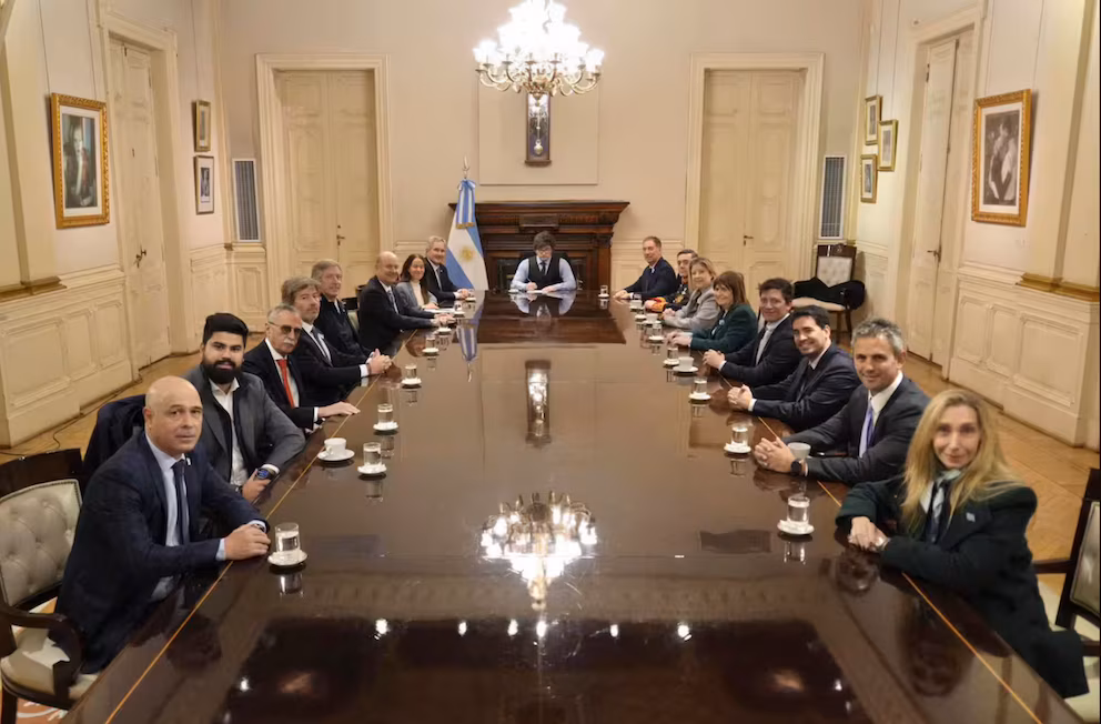 La mesa política de Milei sigue de cerca el impacto del sobreendeudamiento y la morosidad La mesa política de Javier Milei analiza pedirle medidas al BCRA para desincentivar el endeudamiento y transparentar el costo de los créditos.