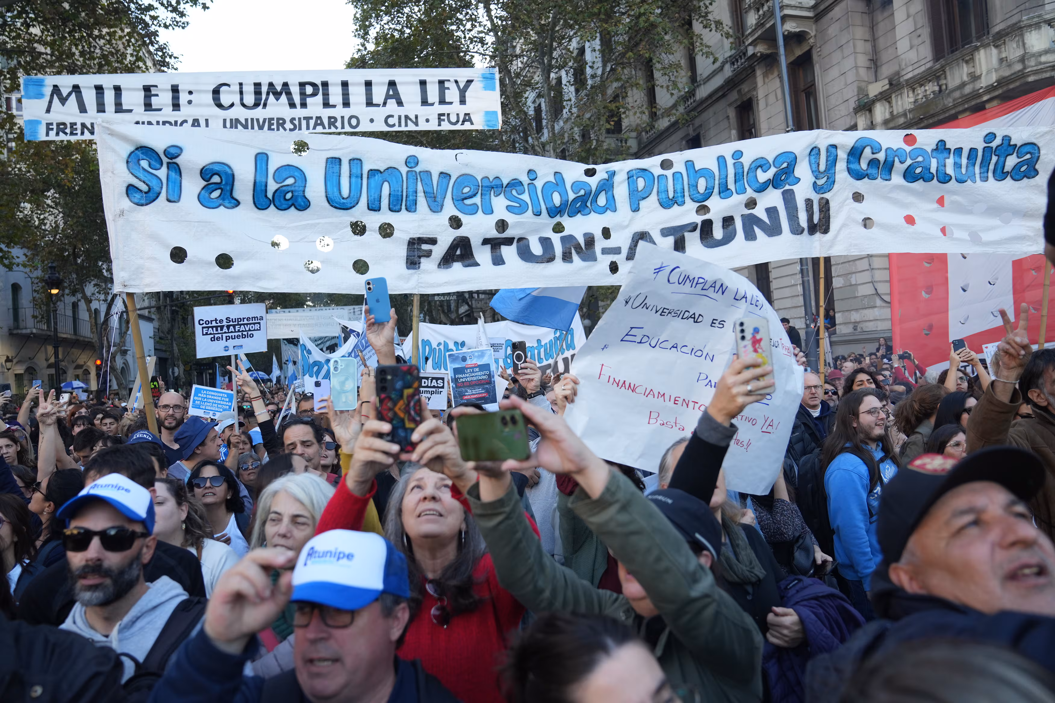 Paro universitario: los gremios rechazaron el 3% ofrecido por el Gobierno y profundizan el reclamo Docentes y no docentes convocaron un nuevo paro universitario para este martes en reclamo por un aumento salarial acorde y la aplicación de la Ley de Financiamiento.