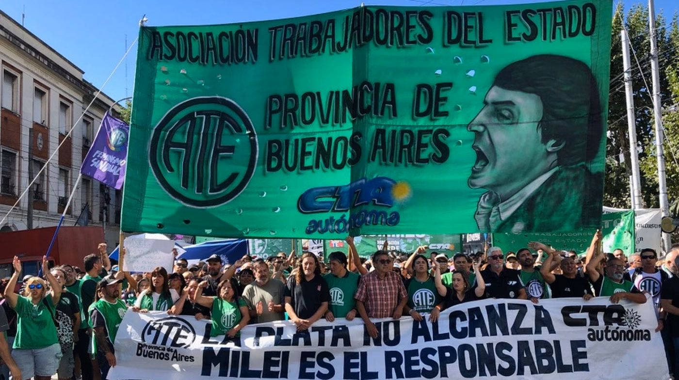 Presupuesto 2027: estatales bonaerenses llevan a la Legislatura el reclamo por los pases a planta permanente Los trabajadores estatales marchan a la Legislatura bonaerense para reclamarle al Gobierno de Axel Kicillof los pases a planta permanente en el Presupuesto 2027.